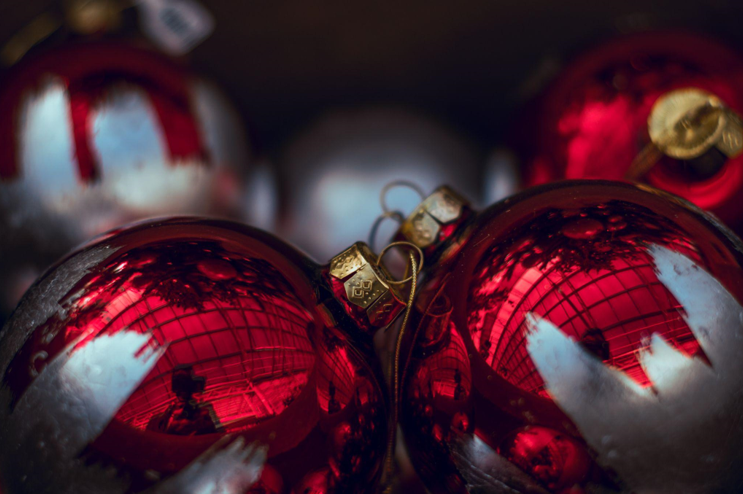 The Benefits of Choosing a Prelit Artificial Christmas Tree for Your Holiday Décor